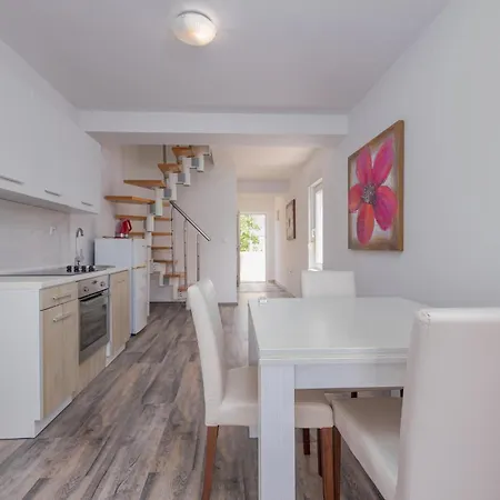 6 Bedroom Gorgeous Home In Pag * Pag Town