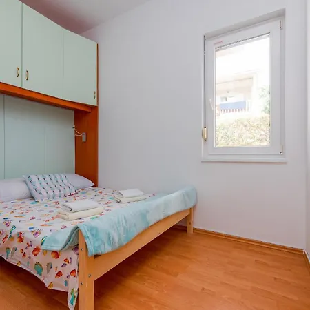 6 Bedroom Gorgeous Home In Pag Holiday home *