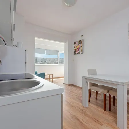 6 Bedroom Gorgeous Home In Pag *