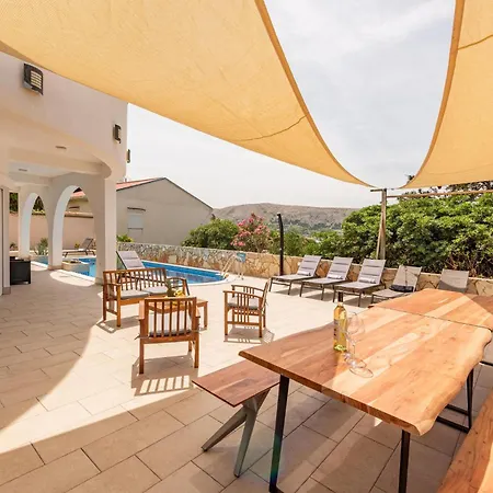 6 Bedroom Gorgeous Home In Pag Pag Town