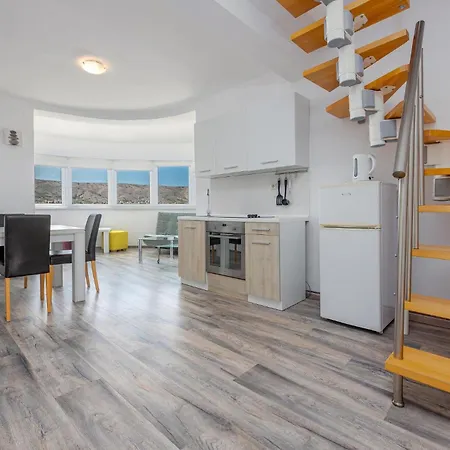 6 Bedroom Gorgeous In Pag Casa de Férias