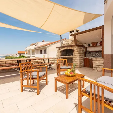 6 Bedroom Gorgeous Home In Pag Holiday home