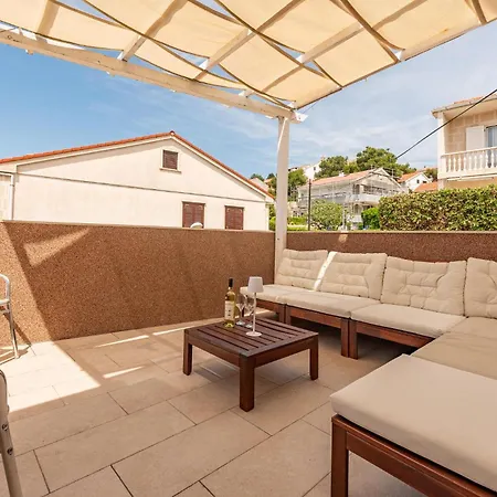 Holiday home 6 Bedroom Gorgeous Home In Pag