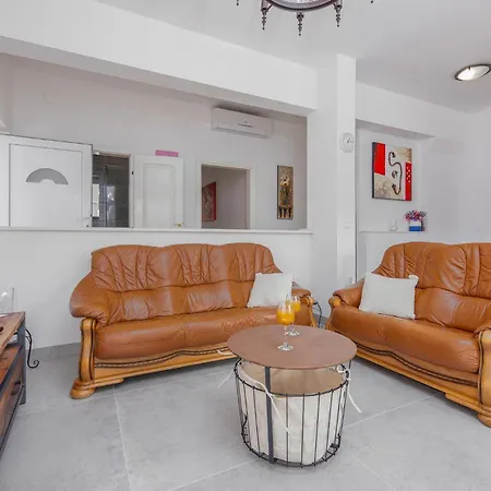 6 Bedroom Gorgeous Home In Pag *