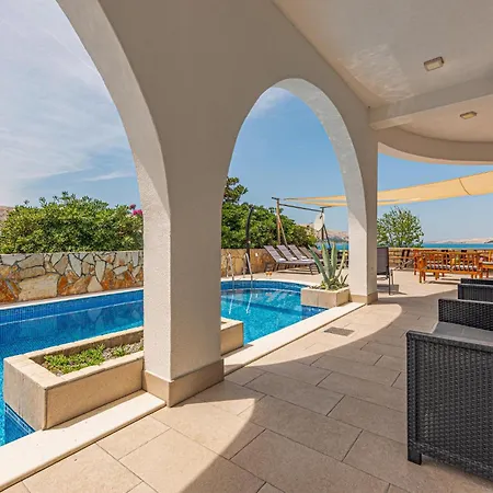 6 Bedroom Gorgeous Home In Pag Pag Town