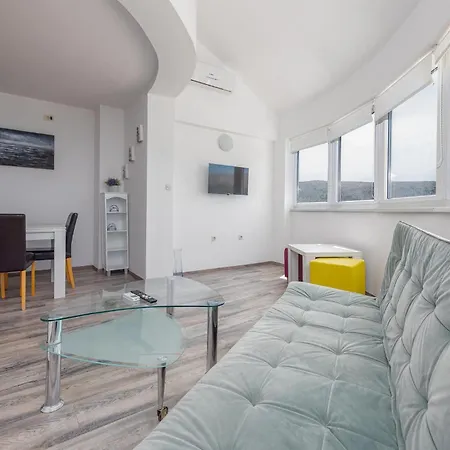 Holiday home 6 Bedroom Gorgeous Home In Pag