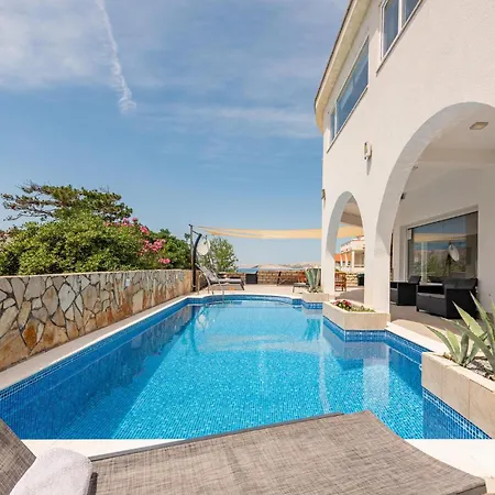 6 Bedroom Gorgeous Home In Pag Holiday home *