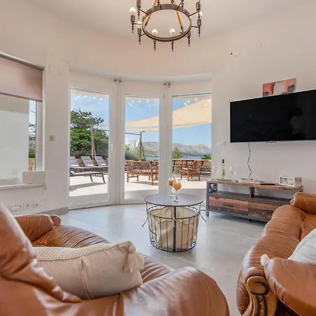 Holiday home 6 Bedroom Gorgeous Home In Pag *