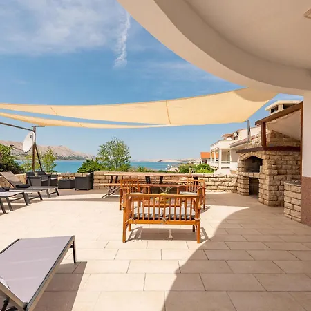 Holiday home 6 Bedroom Gorgeous Home In Pag