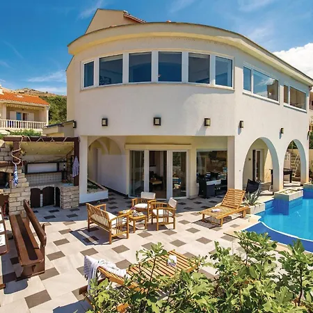 6 Bedroom Gorgeous Home In Pag Pag Town