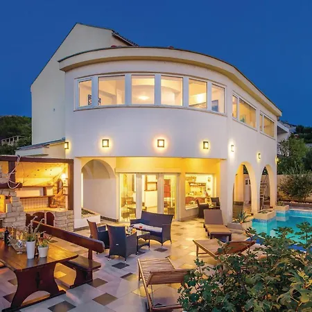 6 Bedroom Gorgeous Home In Pag *