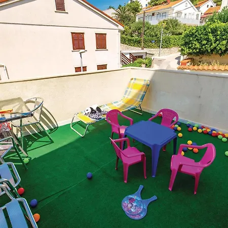 Holiday home 6 Bedroom Gorgeous Home In Pag