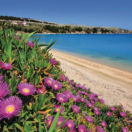 6 Bedroom Gorgeous Home In Pag Holiday home *