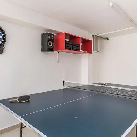 Holiday home 6 Bedroom Gorgeous Home In Pag