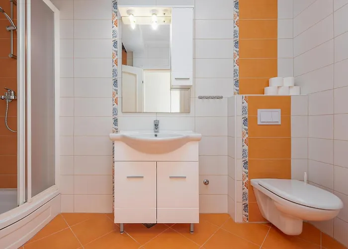 6 Bedroom Gorgeous In Pag *