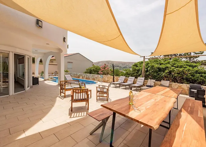 6 Bedroom Gorgeous In Pag Pag Town