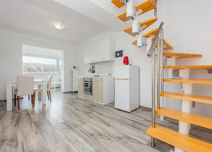 6 Bedroom Gorgeous In Pag