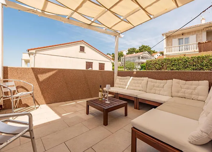 Vakantiehuis 6 Bedroom Gorgeous In Pag