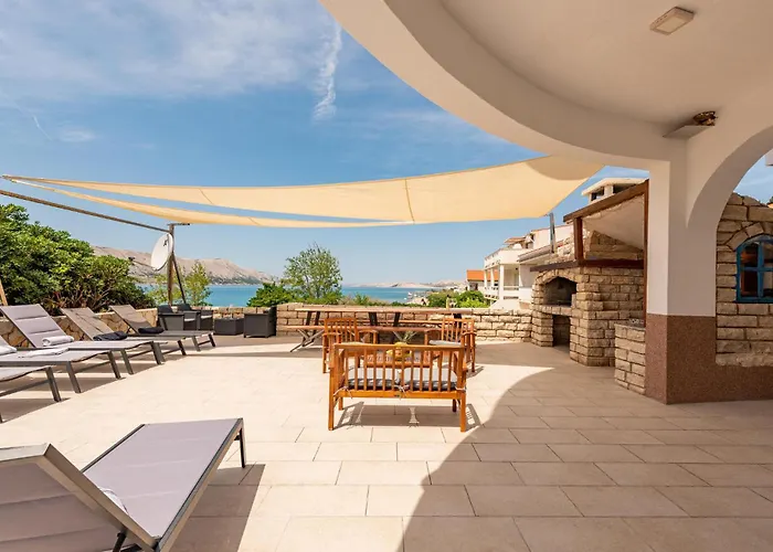 Vakantiehuis 6 Bedroom Gorgeous In Pag