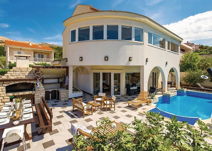 6 Bedroom Gorgeous In Pag Pag Town