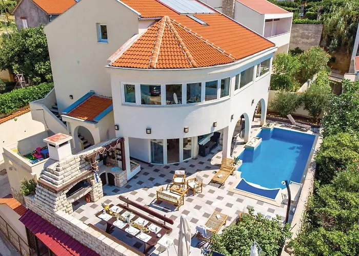 Vakantiehuis 6 Bedroom Gorgeous In Pag Pag Town