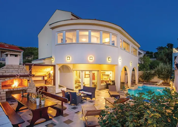 6 Bedroom Gorgeous In Pag *