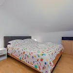 Semesterbostad 6 Bedroom Gorgeous In Pag Pag Town