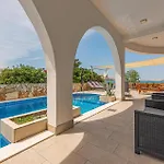 6 Bedroom Gorgeous In Pag Pag Town