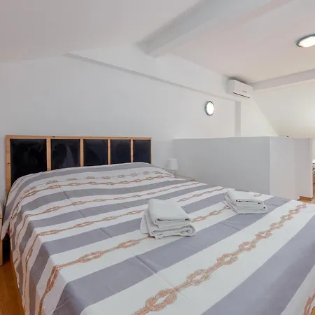 6 Bedroom Gorgeous In Pag