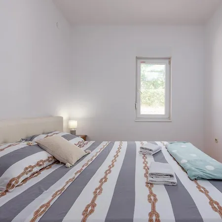 6 Bedroom Gorgeous In Pag Dom wakacyjny Pag Town