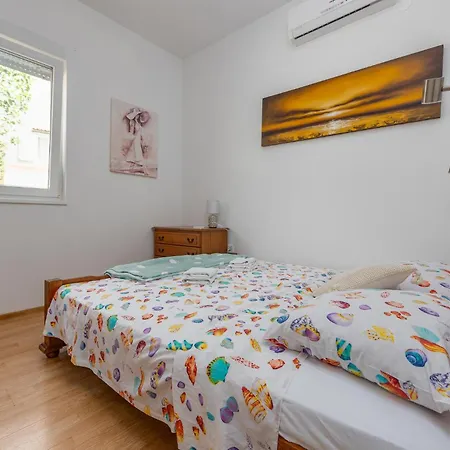 Feriehus Luxurious In Pag Pag Town