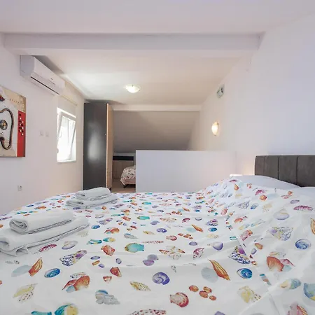 6 Bedroom Gorgeous In Pag * Pag Town