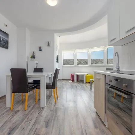 Prázdninový dům 6 Bedroom Gorgeous In Pag