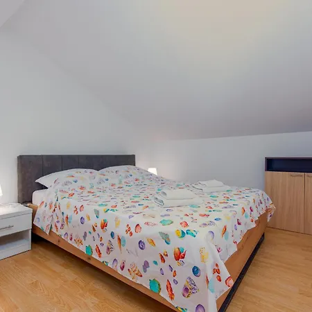 Feriehus Luxurious In Pag Pag Town