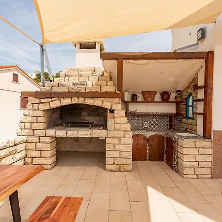 6 Bedroom Gorgeous In Pag Prázdninový dům *