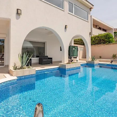 6 Bedroom Gorgeous In Pag Prázdninový dům