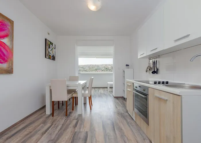 6 Bedroom Gorgeous Home In Pag * Pag Town