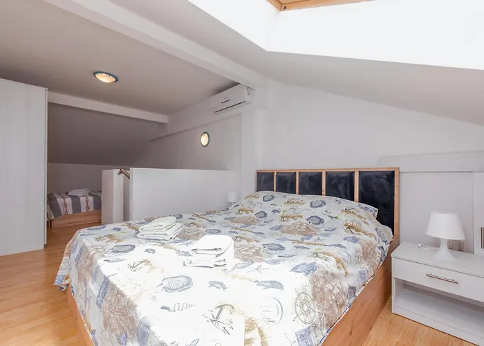 Vikendica 6 Bedroom Gorgeous Home In Pag