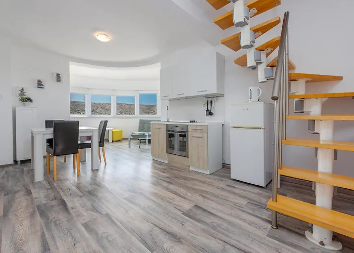 6 Bedroom Gorgeous Home In Pag Vikendica