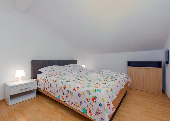 Vikendica 6 Bedroom Gorgeous Home In Pag Pag Town