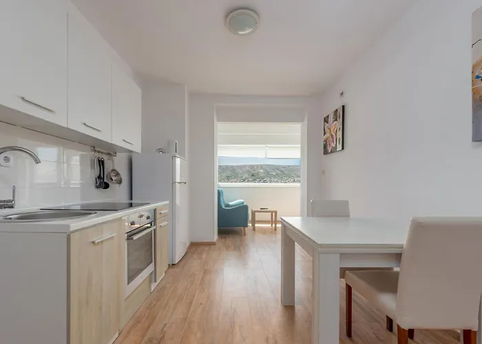 6 Bedroom Gorgeous Home In Pag Pag Town