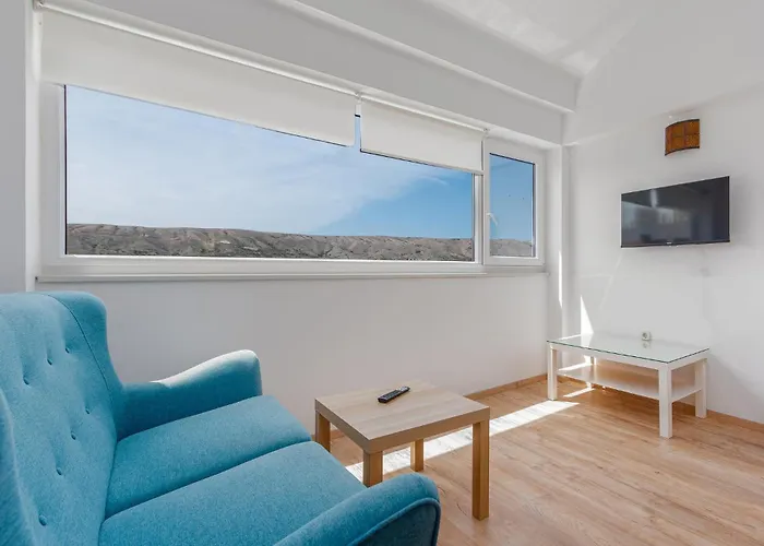 6 Bedroom Gorgeous Home In Pag Vikendica Pag Town