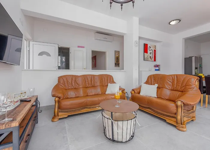 6 Bedroom Gorgeous Home In Pag *