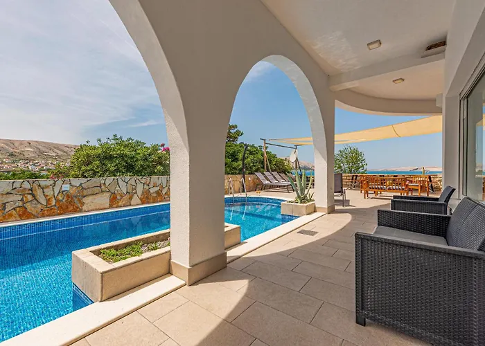 6 Bedroom Gorgeous Home In Pag Pag Town