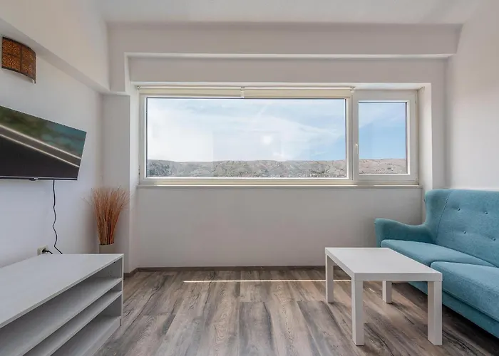 6 Bedroom Gorgeous Home In Pag Vikendica