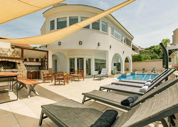 6 Bedroom Gorgeous Home In Pag Pag Town